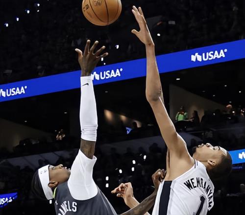 隨著馬刺大勝38分，尼克斯兩連勝，NBA季后賽最新排名出爐！
