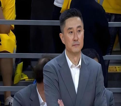 罵懵焦泊喬，杜峰打壓式執(zhí)教反噬球隊(duì)，球迷高呼：該下課了