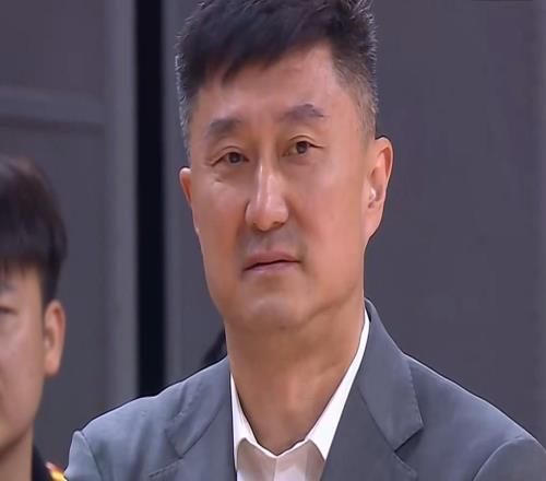廣東3消息！杜鋒預(yù)言成真，胡明軒爆發(fā)難救主，張皓嘉杜潤旺被批