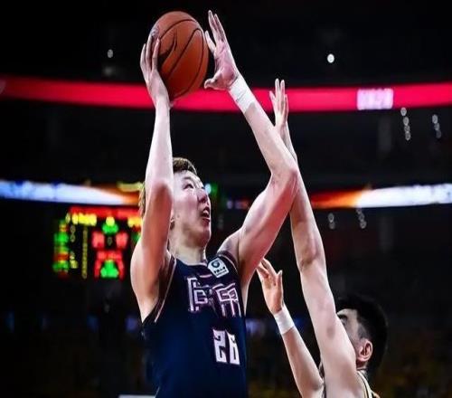 京粵大戰(zhàn)北京8分勝！周琦籃下統(tǒng)治力拉滿！內(nèi)線對決成勝負關(guān)鍵