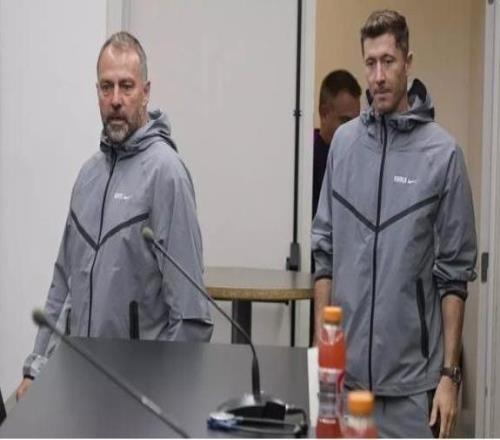 世體：萊萬是否留下取決于弗里克的意見以及后者對自己的計劃