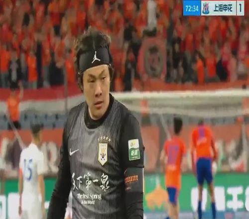 恭喜！王大雷迎來(lái)泰山隊(duì)300場(chǎng)聯(lián)賽里程碑，5次助攻冠絕中超門(mén)將