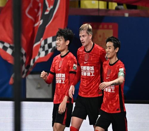 30！中超领头羊继续狂飙：疯狂8连胜，韦世豪破门，刘殿座扑点