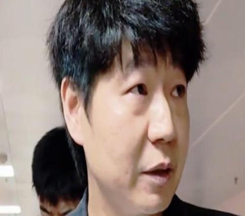 怒了！邱彪：輸?shù)脤?shí)在太丟人，有些球員今天就TM不是職業(yè)球員