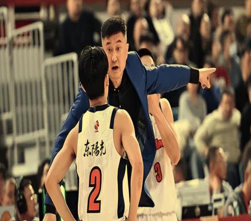 徐杰僅得4分崔永熙投籃4中0一分未得,廣東宏遠落后北京首鋼隊9分