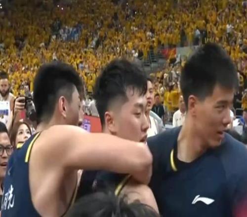 張皓嘉壓哨三分絕殺！廣東加時力克北京扳平比分