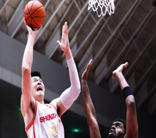 重回20歲！33歲老將獨砍6+3+3+2+1，硬剛兩大NBA級別內(nèi)線不落下風