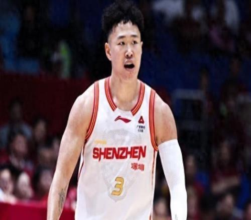曾凡博帶傷堅持上陣，高效砍下高分，強勢打亂廣東防線