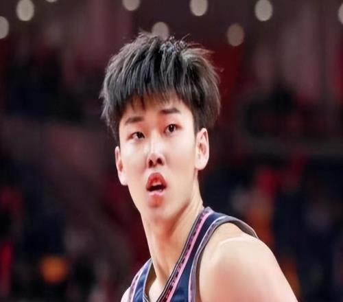 廣東慘敗北京25分！楊溢10分7助，李奕臻5分，難怪杜鋒不給機會