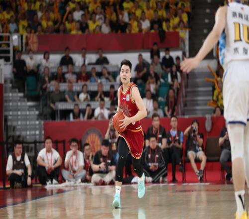 CBA四強(qiáng)定2席：廣廈客場險勝奪回主動權(quán)，深圳雙殺浙江晉級