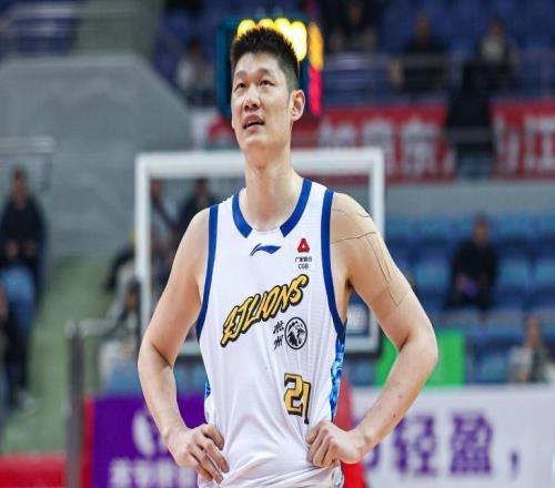 廣廈最穩(wěn)核心！胡金秋17+11救主拖進(jìn)搶三讓孫銘徽繼續(xù)安心養(yǎng)傷