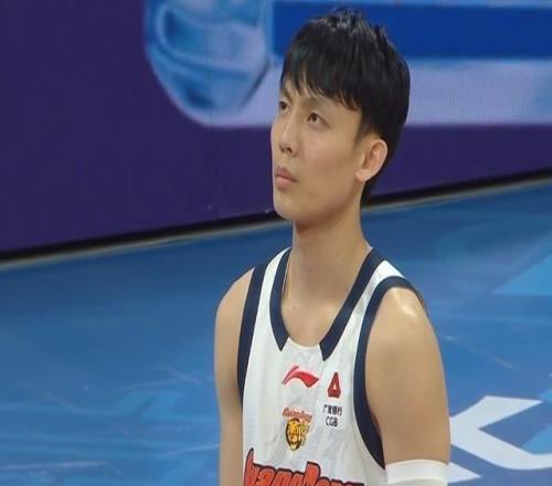 記者：今晚的京粵生死戰(zhàn)廣東隊(duì)給球員開出200萬贏球獎(jiǎng)