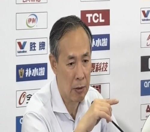 許利民：周琦在內(nèi)線的領(lǐng)袖作用無(wú)可比擬，希望他能為沖冠發(fā)揮作用
