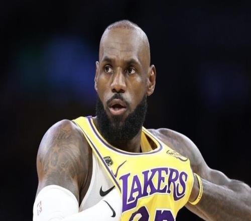 隊(duì)記：所以跡象都表明詹姆斯會(huì)繼續(xù)征戰(zhàn)NBA