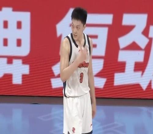 季后賽判若兩人！胡明軒場均14.2分4.2助三分球命中率48.6%