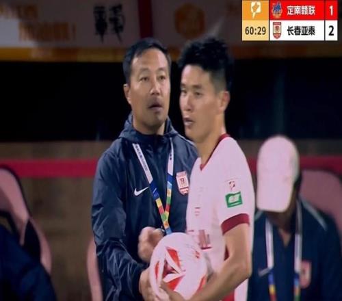 亞泰隊范厚泰完成職業(yè)聯(lián)賽首秀，去年他曾獲得“蘇超”MVP