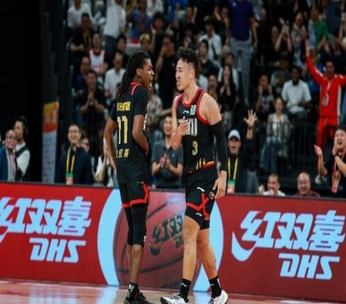 逆境淬煉終破局！深圳男籃時隔三年挺進(jìn)CBA季后賽四強