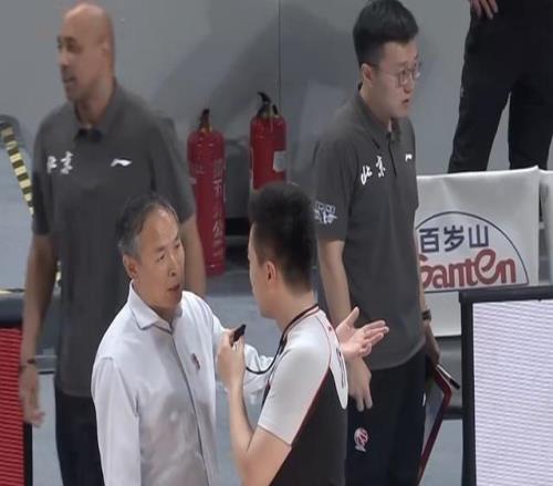 許利民：周琦籃板和防守隊(duì)內(nèi)無(wú)可替代希望保持健康沖冠發(fā)揮作用