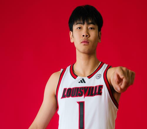 恭喜！中國(guó)男籃19歲2米03新星加入路易斯維爾：下一步?jīng)_擊NBA