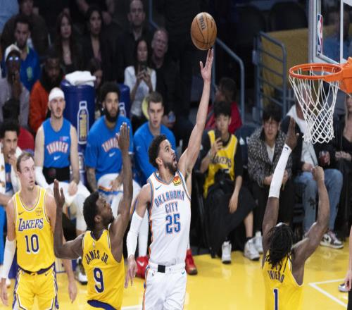 在NBA，季后賽第二輪被橫掃出局和無緣季后賽，哪個表現(xiàn)更差