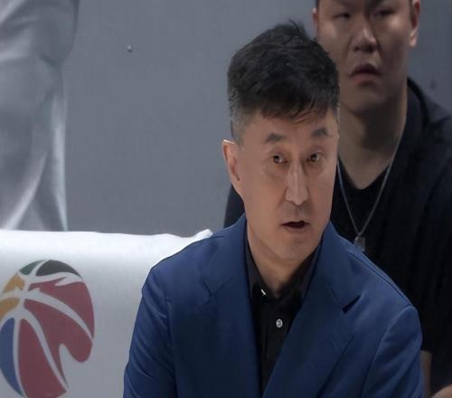 CBA生死戰(zhàn)爆冷！廣東7388負(fù)北京，杜鋒6大昏招止步八強(qiáng)