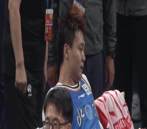 大牌擺爛外援不服管教！京滬戰(zhàn)拿什么打白邊名記怒批，京迷不滿