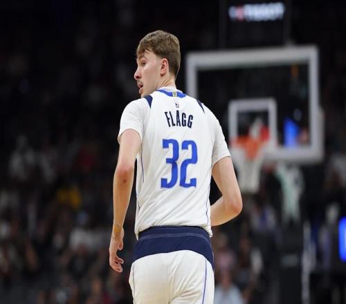 獨(dú)行俠12月回顧：Flagg爆發(fā)40分戴維斯圣誕前連砍66分
