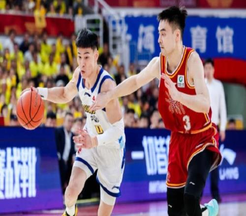 差點弄傷胡金秋！迪亞洛再有危險動作，廣廈男籃大勝晉級