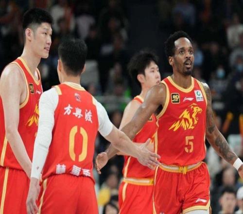廣廈男籃9167大勝山西，孫銘徽復(fù)出胡金秋險(xiǎn)受傷半決賽對(duì)陣深圳