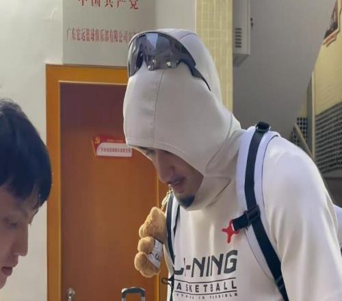 廣東淘汰第3天，離隊首人曝光杜鋒擁抱告別，焦泊喬去留謎底揭曉