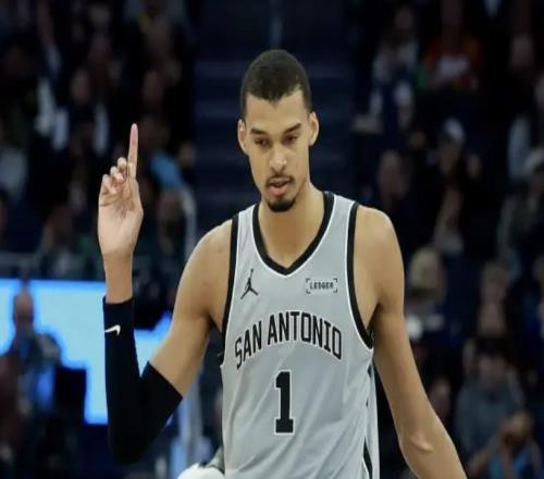 貝弗利：文班是NBA最強球員堪比外星人，我喜歡他的那次肘擊