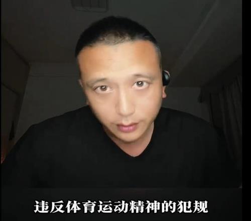 惡漢外援兩次撒野！險些廢了大秋俊龍，專家怒斥：漏判了一個違體