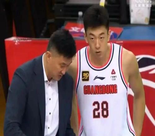 廣東男籃離隊(duì)第一人，季后賽場(chǎng)均6+4內(nèi)線大將重返老東家球迷不舍