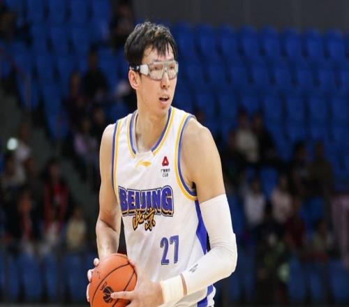 上海半场领先北京12分：周琦仅2分洛夫顿12分阿隆德斯14分