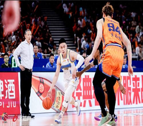 北京輸上海揪出失望之人！決勝時刻空籃扣飛+走步，葬送逆轉(zhuǎn)良機(jī)