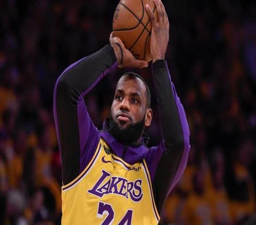 NBA名人堂中鋒用科比的名言，回?fù)艉岁?duì)球迷對(duì)詹姆斯的冷嘲熱諷