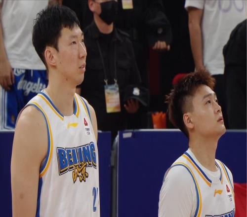 王哲林10+10大戰(zhàn)周琦，張鎮(zhèn)麟17分勝強(qiáng)敵，曾凡博低迷