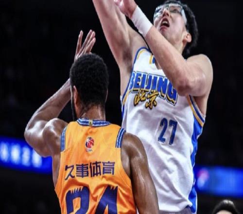 周琦：面對(duì)上海最大的難點(diǎn)是限制古德溫，他把球隊(duì)串聯(lián)得很好