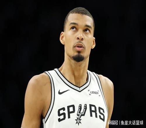 30分大勝！文班19+6華子24+2，卡斯?fàn)?2+6創(chuàng)紀(jì)錄，?？怂谷?duì)第三
