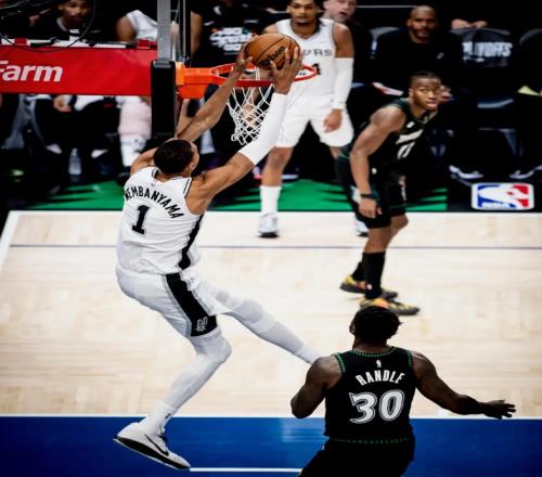 24出局！森林狼30分慘敗，文班19分馬刺3后衛(wèi)爆發(fā)，西決懸念來了
