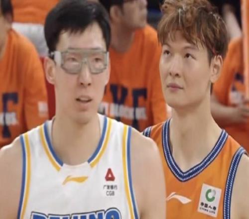 媒體人：周琦、王哲林對決讓人感慨，曾凡博對比張鎮(zhèn)麟相形見絀