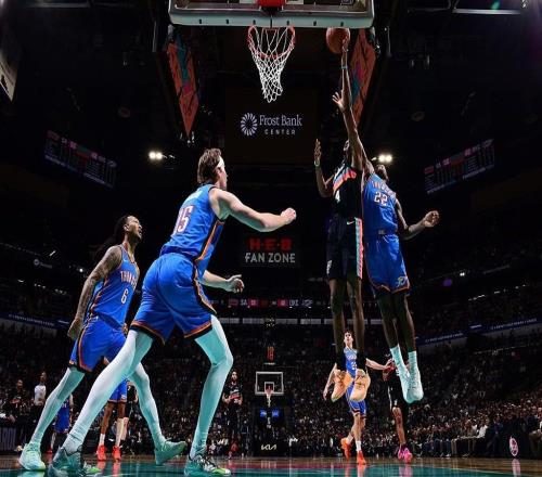 NBA西決對(duì)陣：雷霆vs馬刺常規(guī)賽馬刺4勝1負(fù)占據(jù)上風(fēng)