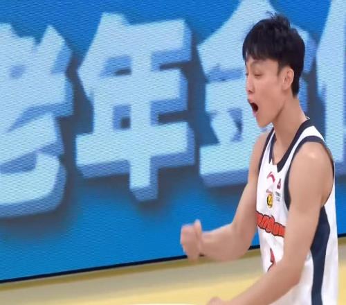 太適合廣東隊(duì)！CBA最強(qiáng)小外援打成大腿，或被朱芳雨重金截胡