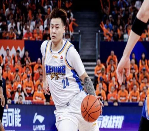 CBA动态更新！北京男篮vs上海男篮，赛前带来北京男篮赵睿、周琦，麦基以及上海男篮张镇麟和王哲林的最新消息