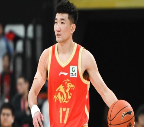 廣廈關(guān)鍵先生！孫銘徽12+8獻兩記制勝三分助攻全場最高