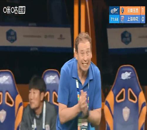 嗨了！1比0小勝殘陣上海申花，云南玉昆球迷放煙花慶祝