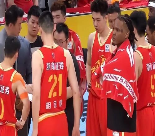 CBA半決賽：深圳9分之差不敵廣廈，輸球原因曝光，3人表現(xiàn)不佳