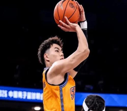 CBA最準的三分射手也不準了！被北京隊防到6中0，難進國家隊咯