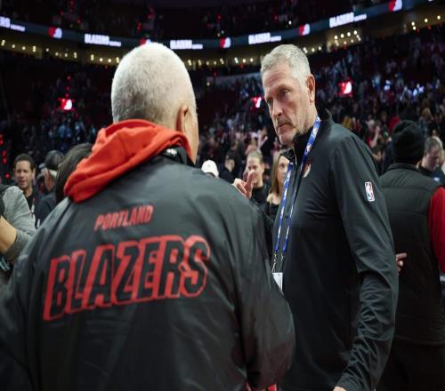 開拓者老板承認(rèn)不帶上雙向球員是錯(cuò)誤：我不懂NBA