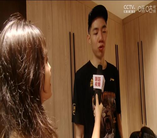 朱俊龙最后关键3分！赛后采访谈到这一幕谦虚归结给队友功劳！